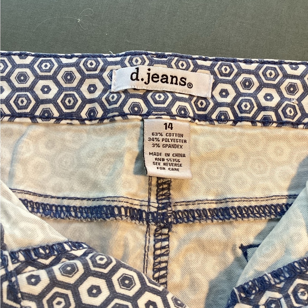 Ladies Shorts, Size 14 - Picture 2 of 5